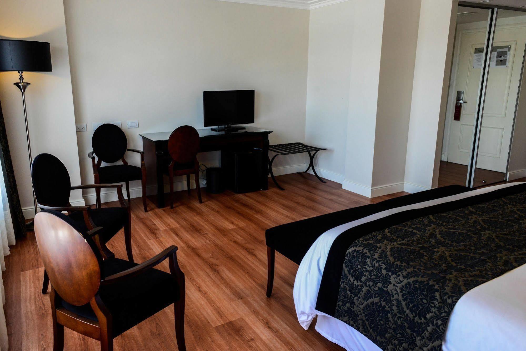 Amerian Executive Cordoba Hotel Exterior photo